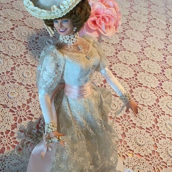 1985 Lloyderson Vanessa Porcelain Doll - Picture 3 of 11